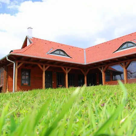 Piszkeri Vendeghaz - Pensiune